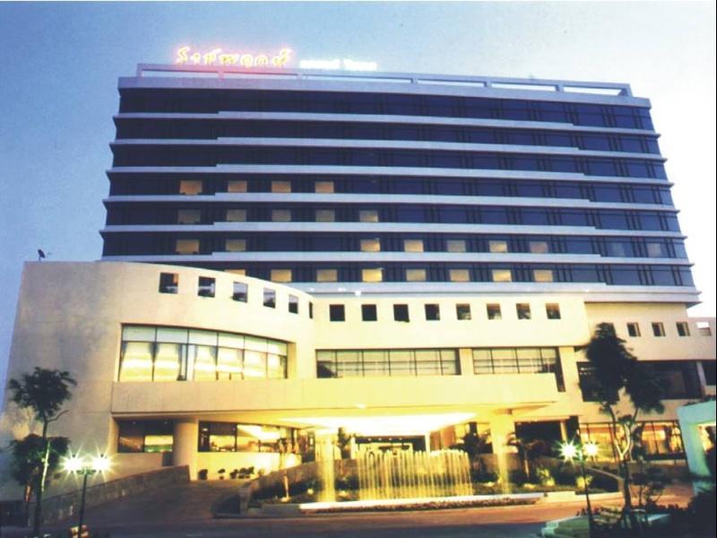 Rachaphruk Grand Hotel ناخون راتشاسيما المظهر الخارجي الصورة